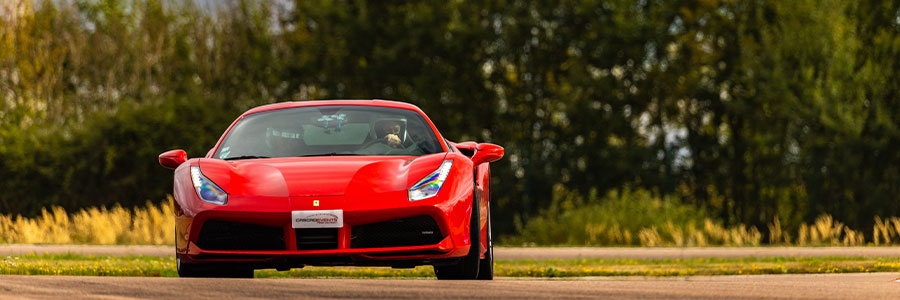 Ferrari sur le circuit du Bugey