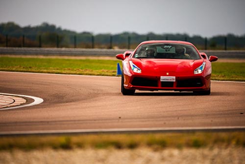 Doubler d'autres véhicules sur circuit