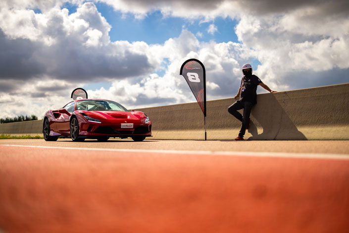 1 tour de piste sensationnel au volant d'une voiture de course - Coffret  cadeau