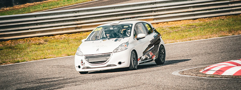 Pilotage Peugeot 208 Racing Cup au Val de Vienne