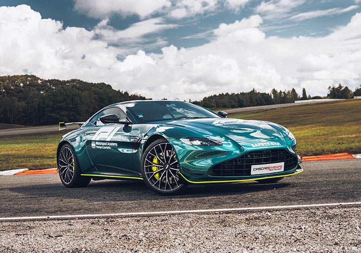 Aston Martin Vantage F1 Edition sur le circuit de Fay de Bretagne