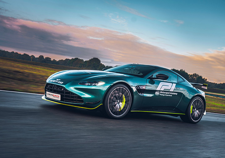 Aston Martin Vantage F1 Edition vue de profil