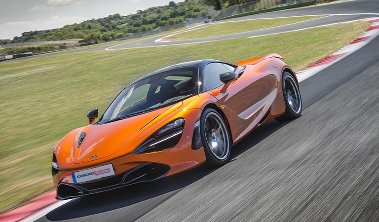 McLaren 720S sur circuit