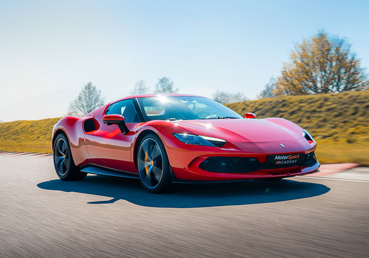 Ferrari 296 GTB sur circuit