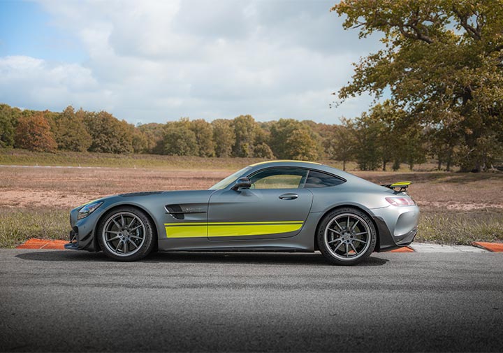 Mercedes AMG GTR sur circuit