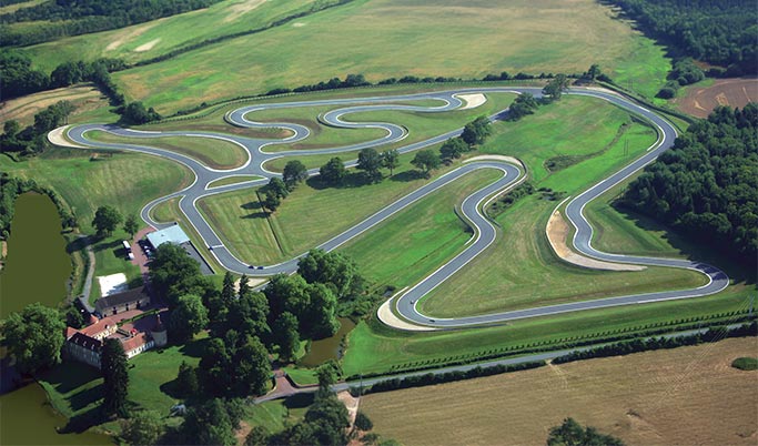 Stage de pilotage sur le circuit de Lohéac (35)