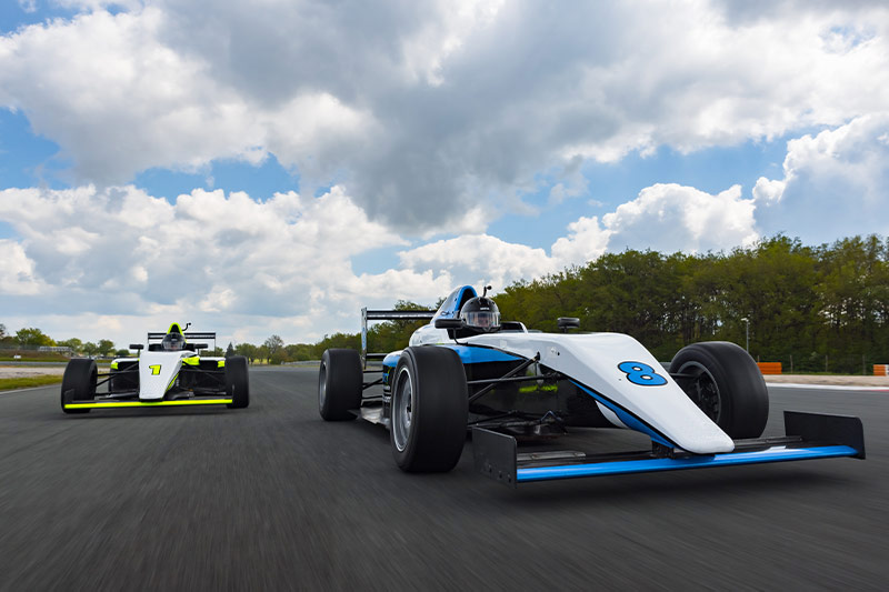 F4 dans les stands stage de pilotage