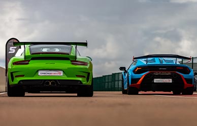 Lamborghini Huracán STO et Porsche 991 GT3 RS dans les stands