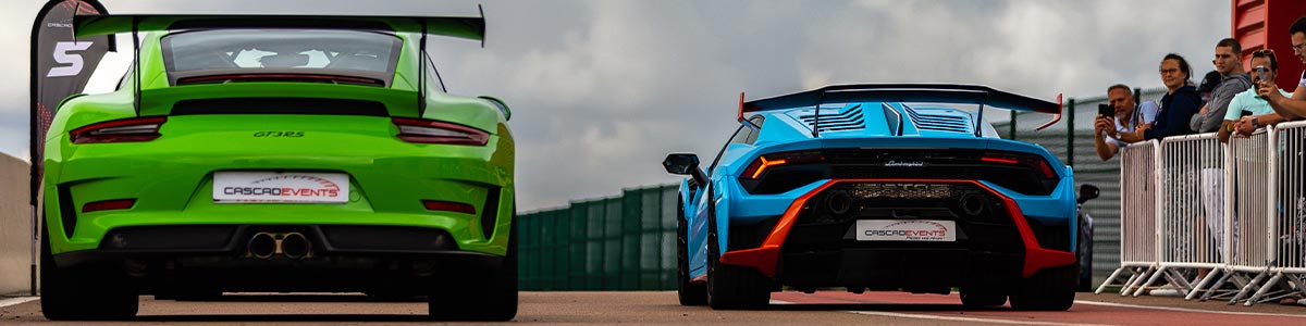 Lamborghini Huracán STO et Porsche 991 GT3 RS dans les stands