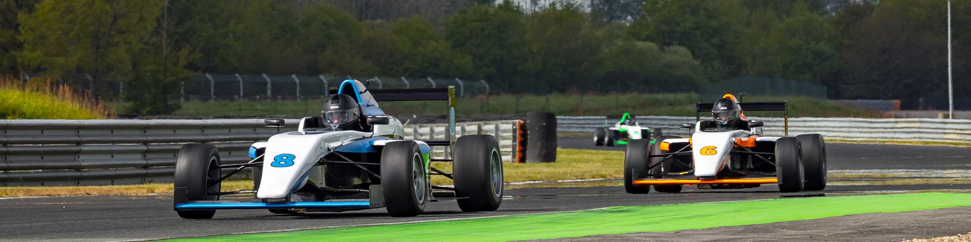 Formule 4 Tatuus T 014 sur circuit