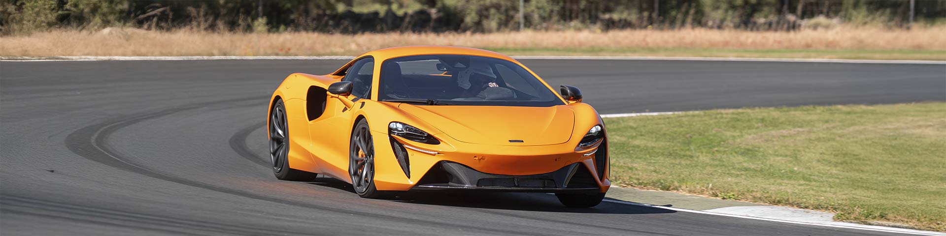 McLaren Artura sur circuit automobile