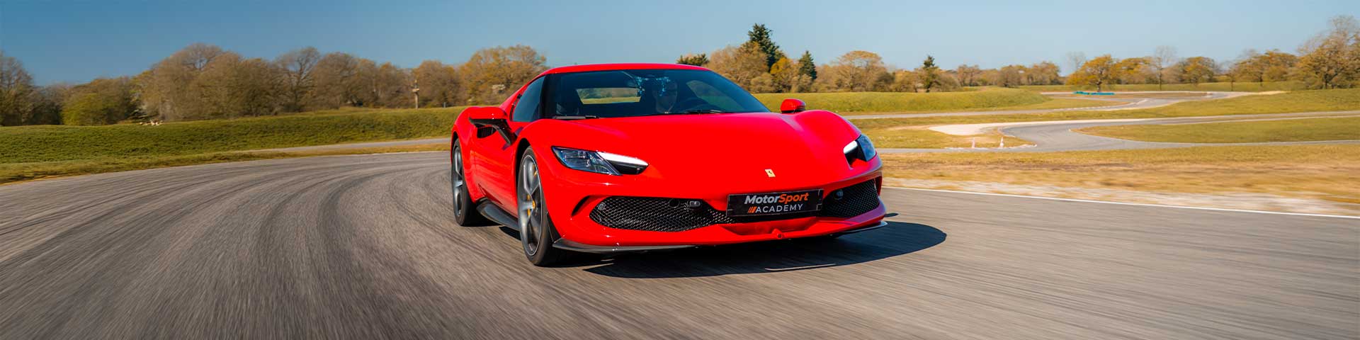 Baptême de pilotage passager sur circuit en Ferrari 296 GTB