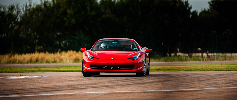 Ferrari 488 GTB sur le circuit CEERTA Issoire